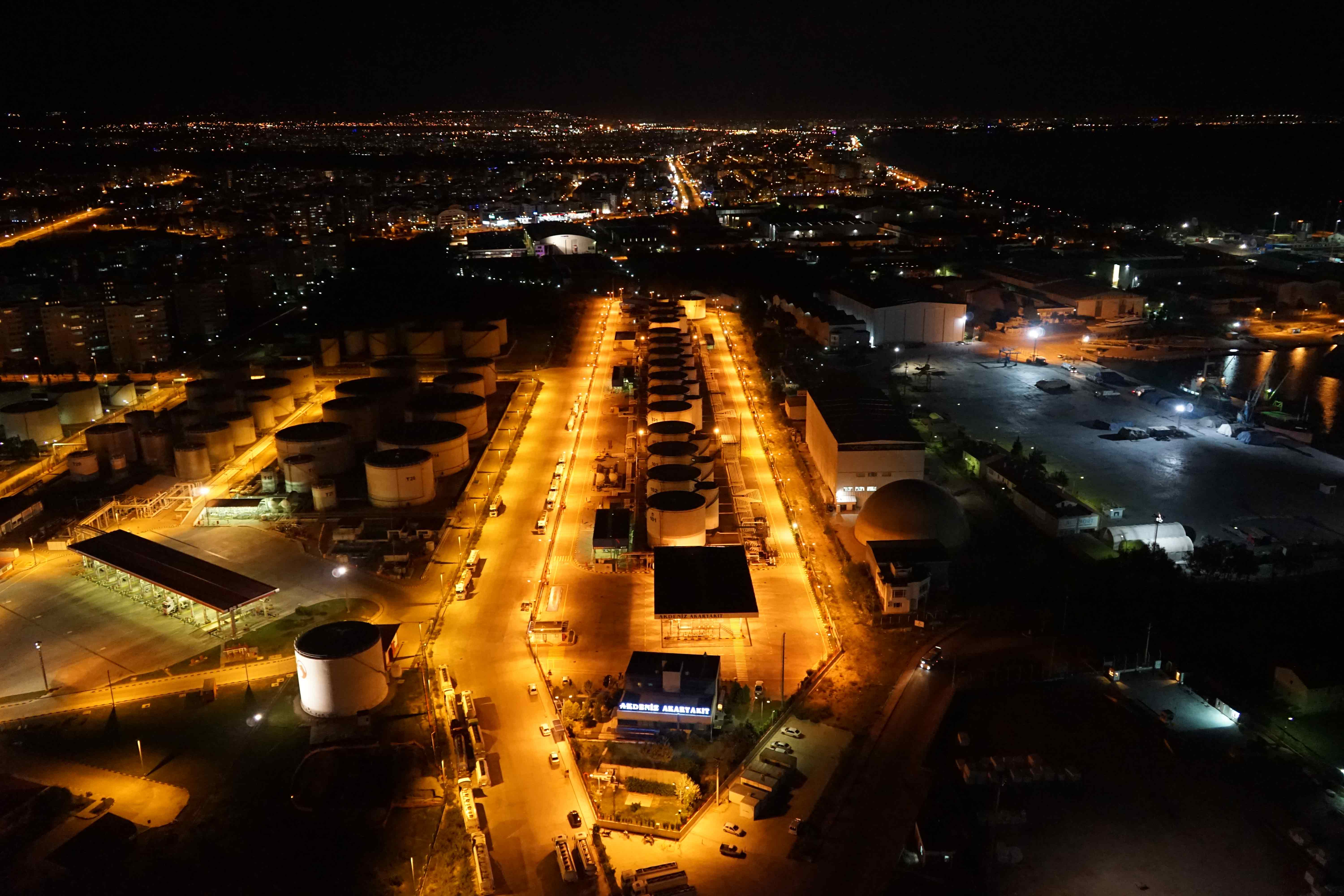 Akdeniz Akaryakıt Gece Görüntüsü